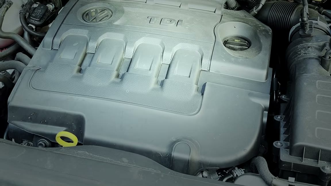 CarAuditi tehnik kontrollib kasutatud autot